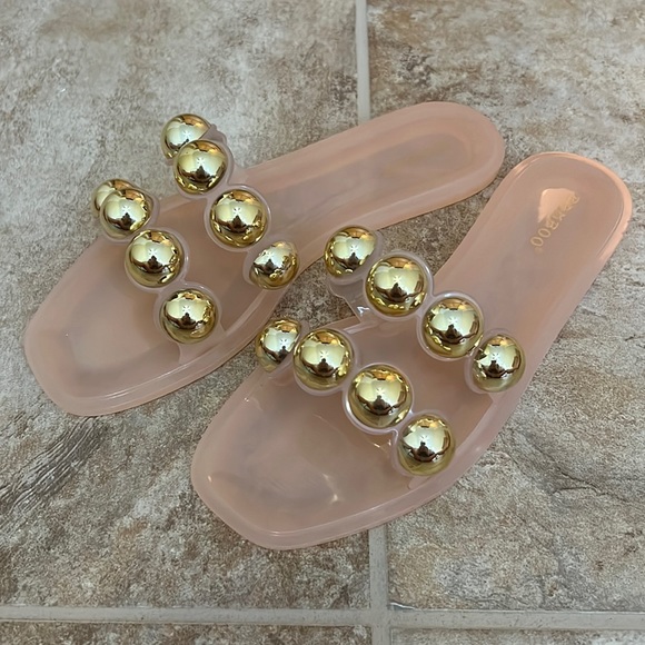 BAMBOO Shoes - NWOT Pink and Gold Bamboo Sandals